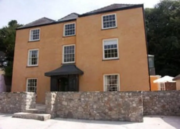 Dog friendly hotels Huge Tenby Pet Friendly House Sleeps 14