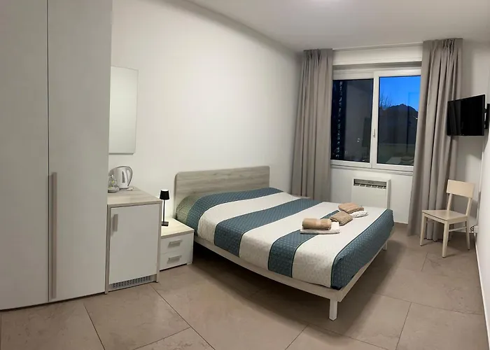 La Veranda Guest Rooms - Free Public Transport & Parking, Close To City Center
