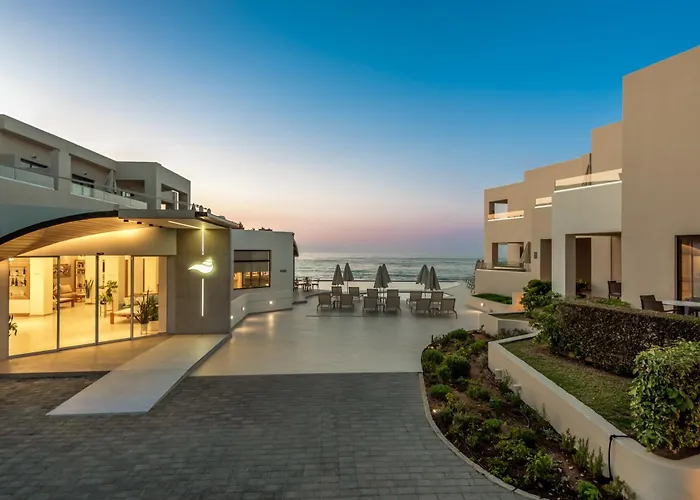 Beach hotel: Blue Dome Hotel