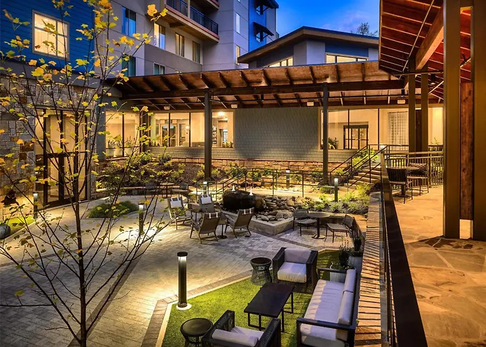 4 star hotel: Embassy Suites By Hilton Gatlinburg Resort
