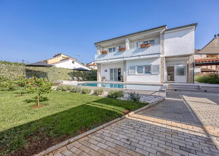 A Touch Of Luxury And Comfort - Villa Irena