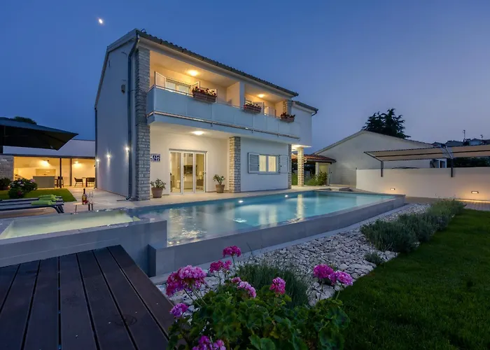 A Touch Of Luxury And Comfort - Villa Irena