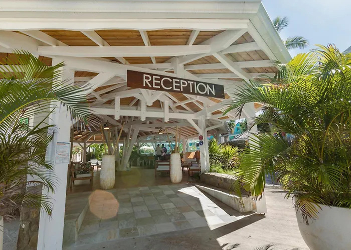 Hotel with view: La Playa Orient Bay