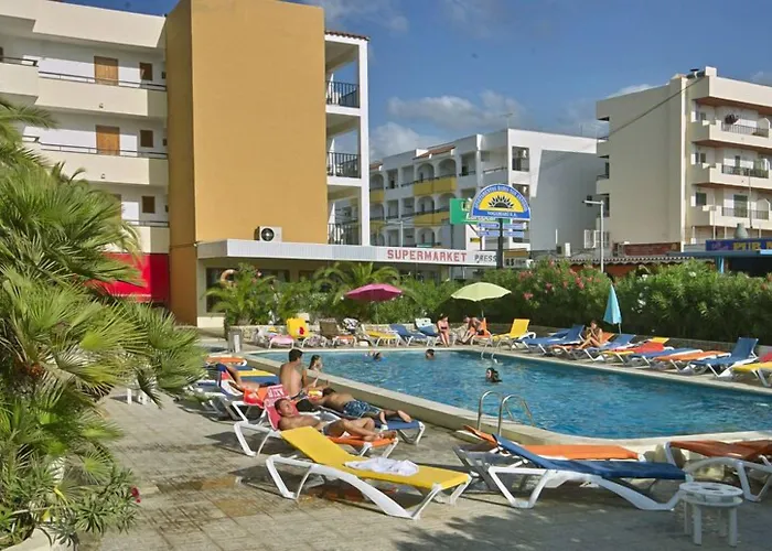 Hotel parque acuático: Apartamentos Bahia De San Antonio