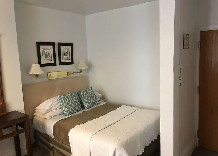 Cheap hotels Au Petit