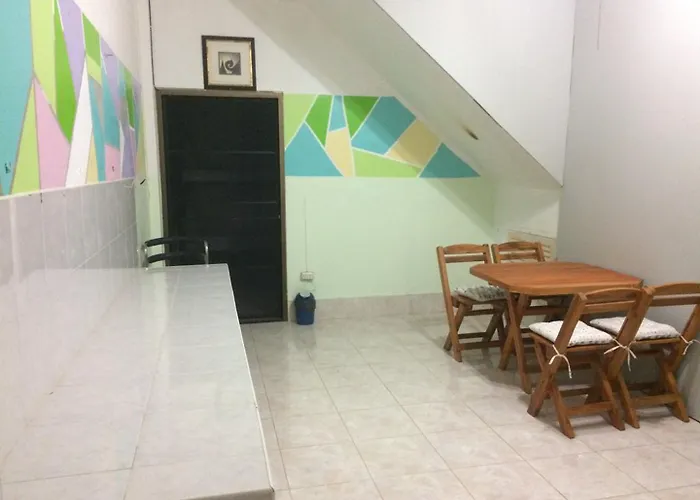 Oyo 75304 Riverside Guesthouse