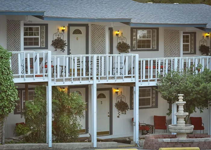 Holiday On Canyon Lake