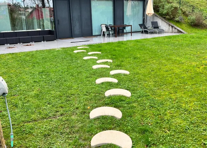 La Casa de Hierba - Casa de campo de diseño con jardín y wifi cerca de las playas de Llanes