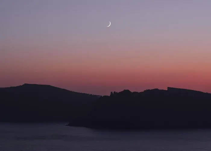 Dog friendly hotels Mr And Mrs White Oia - Santorini