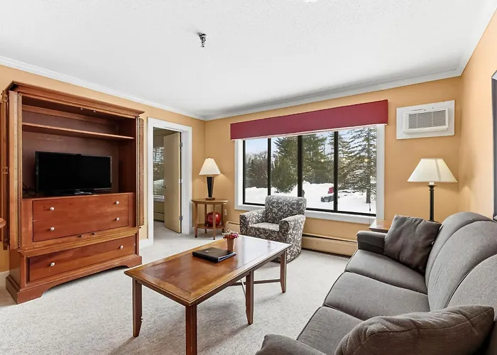 Hotels with pool North Star Lodge &