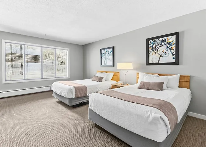 Hotels with pool North Star Lodge &