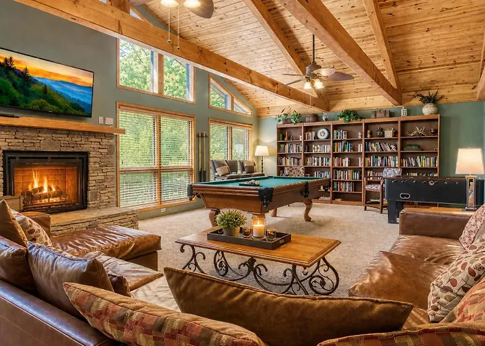 Mountain Lake Lodge, Hot Tub, Theater Room, 560 Free Tickets Each Paid Day!!!