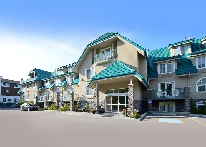 Pet Friendly hotel: Pocaterra Inn & Waterslide