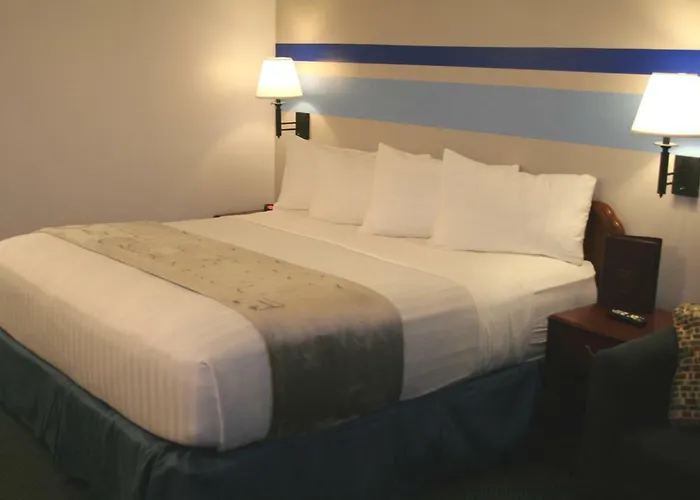 All Motels Lake Lighthouse Inn