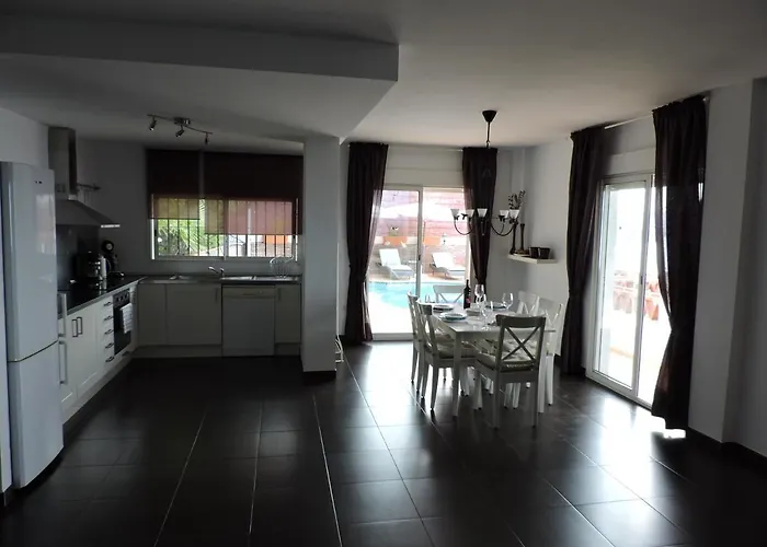 Villa met zwembad: Villa Romantika