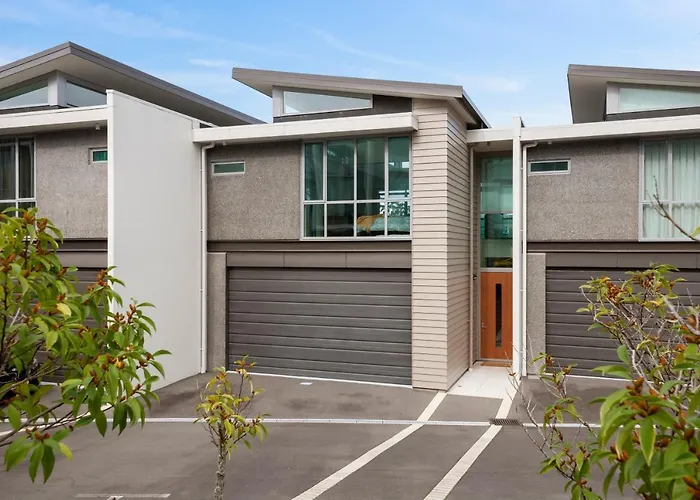 Riverside Villa - Taupo Holiday Home